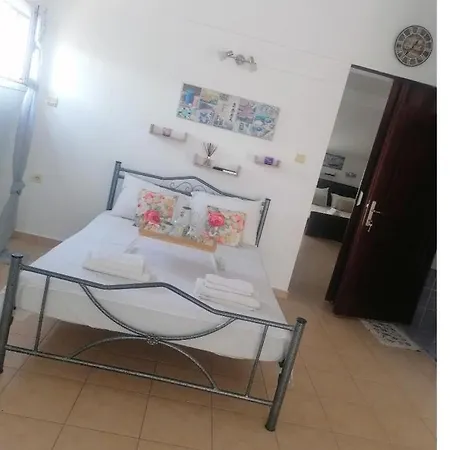 Lamprini's Loft Daire